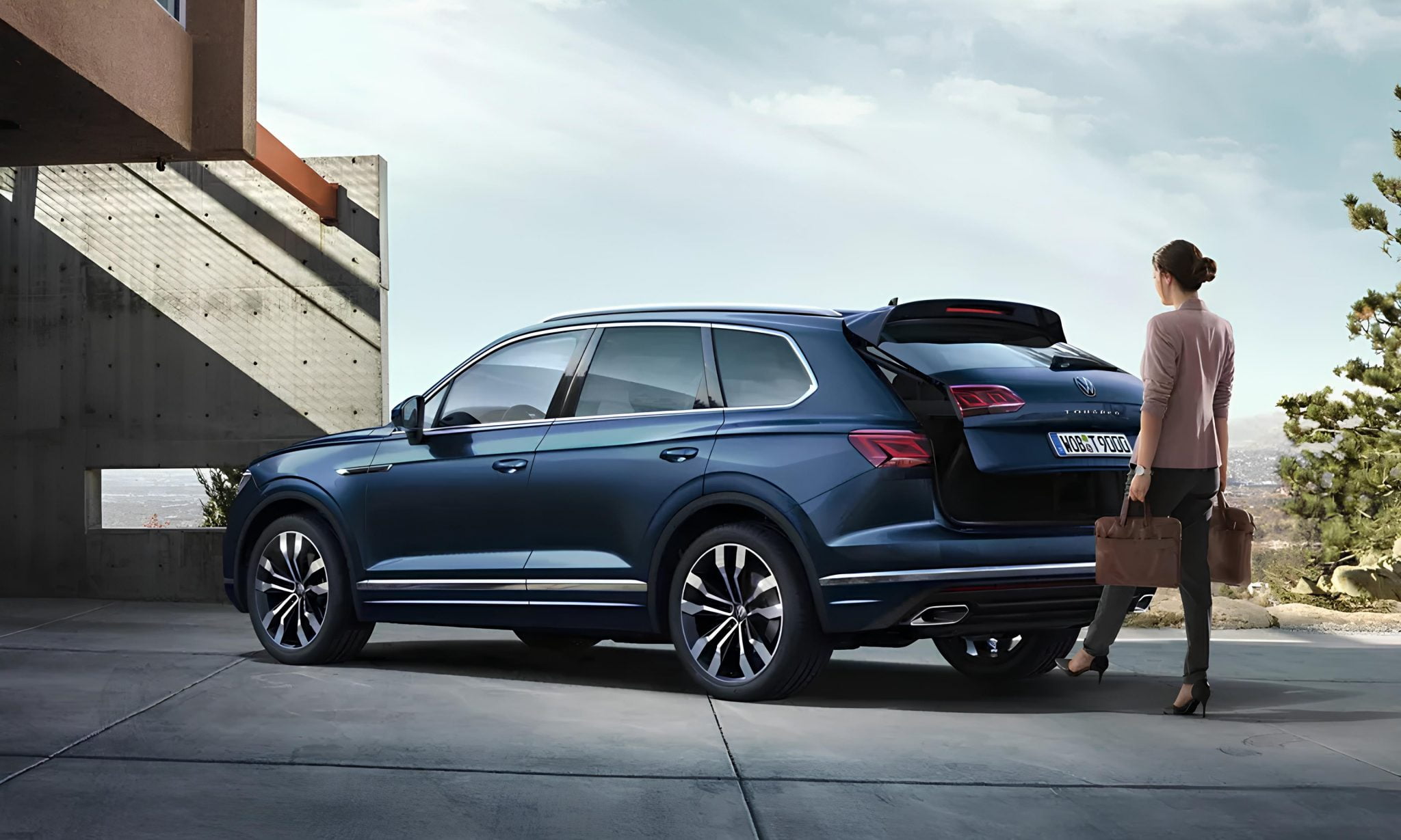 Volkswagen Touareg - ƯU ĐÃI 100% TRƯỚC BẠ