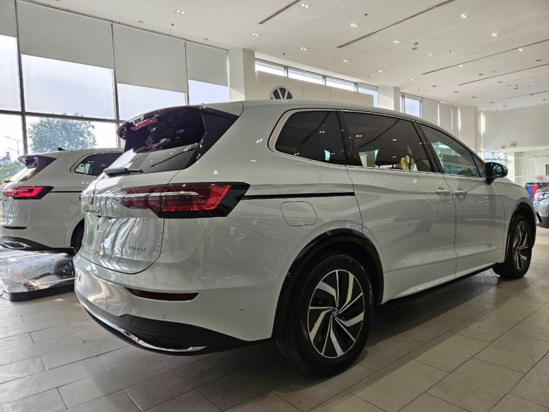 Volkswagen Viloran Premium (All New 2024)